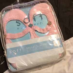 New Soft Hugwear pink ballet slippers S-M 6-8